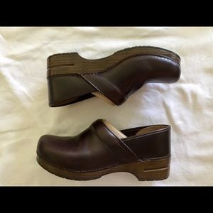 DANSKO Professional Oiled Cappucino Brown Clogs 44
